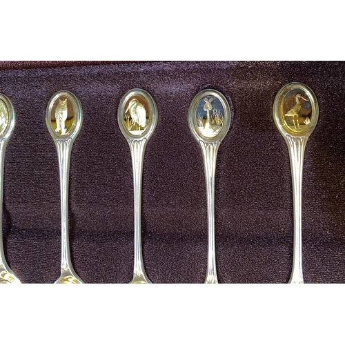 337 - The RSPB collection of 12 hallmarked silver spoons in fitted box, London 1975, 12 oz