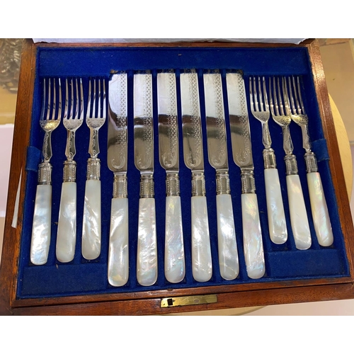 339 - A 19th century set of 12 dessert knives and forks with mother-of-pearl handles, in fitted mahogany b... 