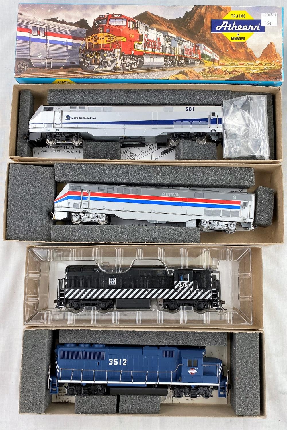 ATHEARN: 4 HO model locomotives: AMD-103 Metro North, AMD