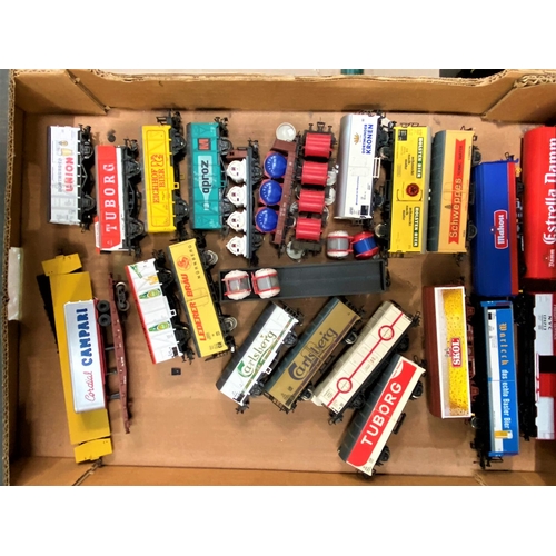 572 - A selection of unboxed continental HO/00 rolling stock