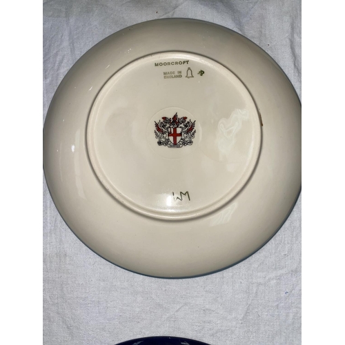 3 - 2 Moorcroft commemorative plates Centennial plate 1897 -1997 557/750 diameter 22cm (with cert); 1991... 