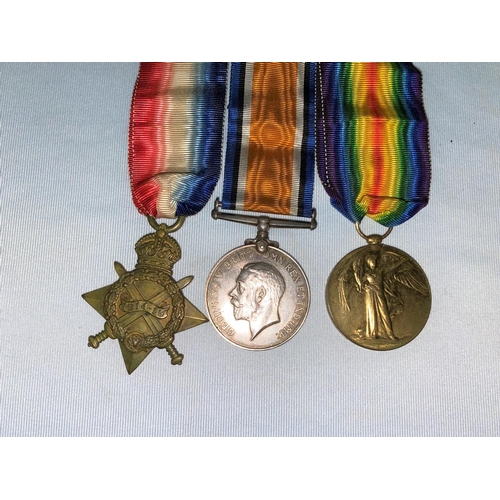 376B - A WWI 1915 star trio of medals to 2556 Pte. R Burns, Lancashire Fusiliers and Rifle Brigade, with Ce... 