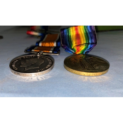 376B - A WWI 1915 star trio of medals to 2556 Pte. R Burns, Lancashire Fusiliers and Rifle Brigade, with Ce... 