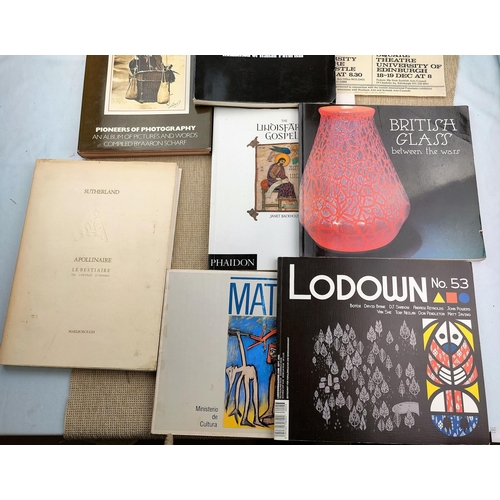 257 - GRAHAM SUTHERLAND - Apollinaire Le Bestiaire 1979; FUTURISMO 1909 - 1919, 1972, other art books