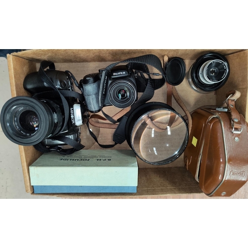 503 - A box of photographic items including Minilta E Rokker 1:4.5, f=50mm lens; 1244104; pair of vintage ... 