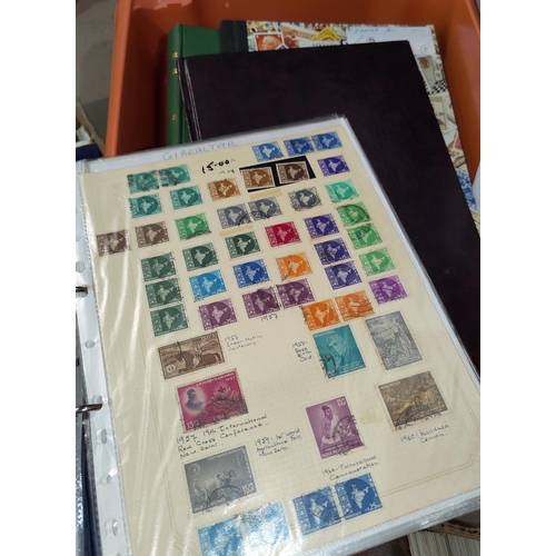 779 - A world collection of stamps in albums