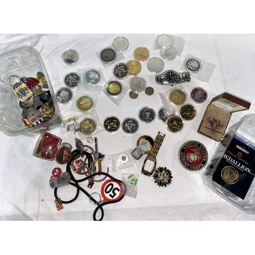 786 - A quantity of Barack Obama and World Trade Centre commemorative medals, a quantity of jewellery etc