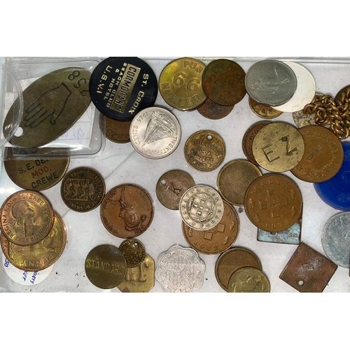 789 - A box of tokens etc and a mixed selection of coins