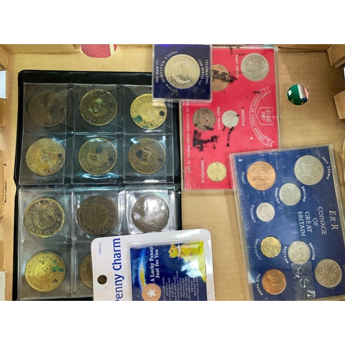 800 - A selection of commemorative coin sets etc