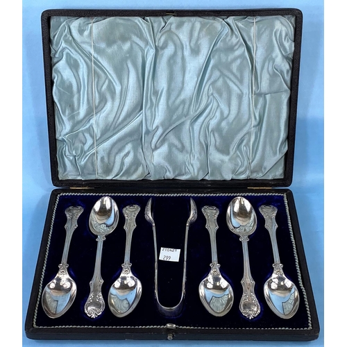 299 - A cased set of 6 teaspoons and tongs with relief Rococo decoration, Sheffield 1896, 7.5oz