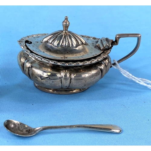305 - A Georgian style hallmarked silver oval mustard pot, Sheffield 1904; a pair of egg shaped hallmarked... 