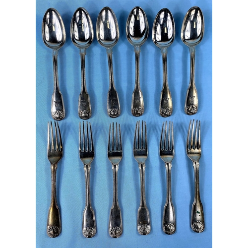 307 - A marched set of 6 crested fiddle thread and shell pattern, 4 dessert spoons and forks London 1818 a... 