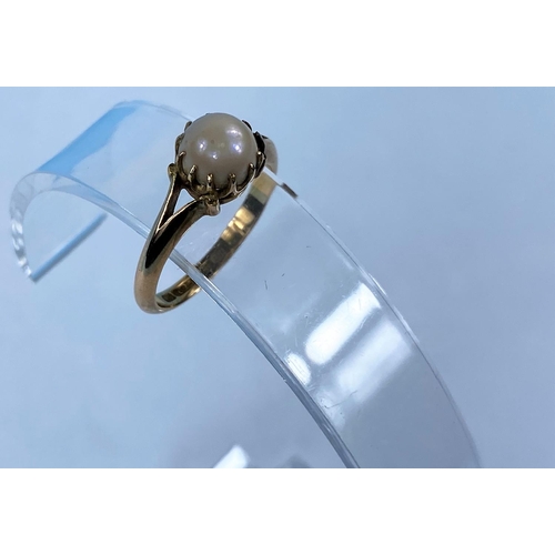 415 - A 15carat hallmarked gold dress ring set with a pearl coloured stone 3.2gm. Size M