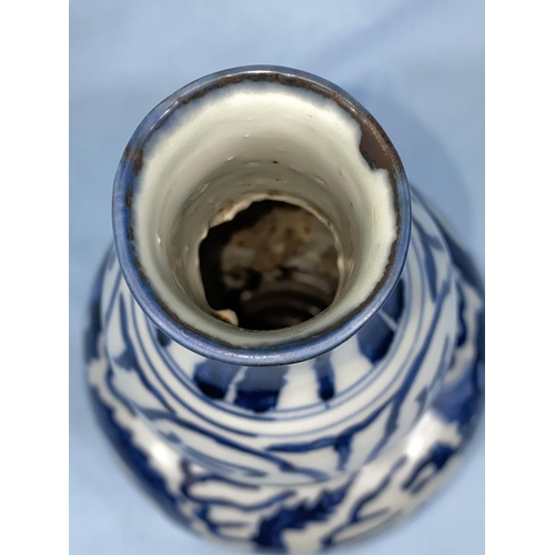 159 - A Chinese blue and white double gourd vase with dragon decoration height 31cm
