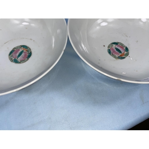 193 - A set of 3 Chinese bowls, decorated with polychrome flowers and bearing seal mark to base, diameter ... 