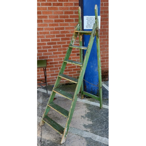 50G - A vintage A-frame decorators ladder in green finish (decorative purposes only)