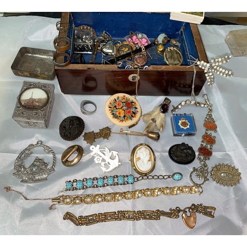 447 - A selection of vintage costume jewellery in a rosewood jewellery box