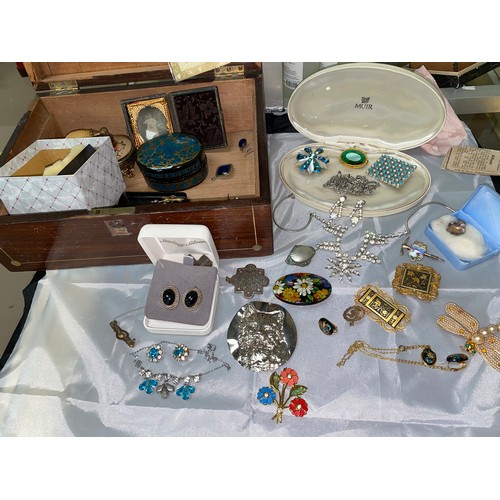 448 - A selection of vintage costume jewellery in a  jewellery box