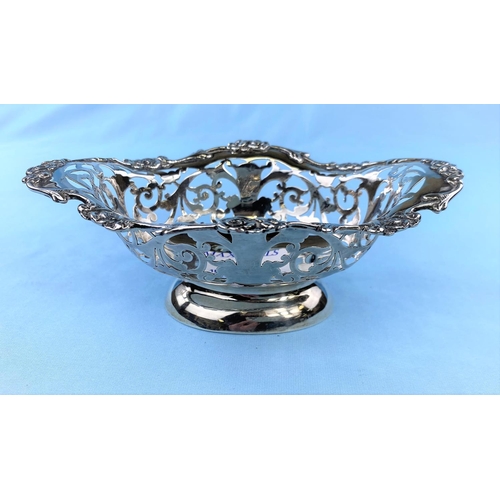 502 - A hallmarked silver pierced bon bon dish on pedestal foot Chester 1908 4.4 oz