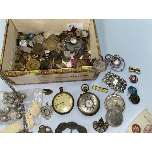 246 - A quantity of collectables