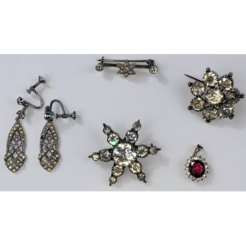 472 - A Victorian hallmarked silver and foiled paste set star brooch Birmingham 1899, a later similar gilt... 