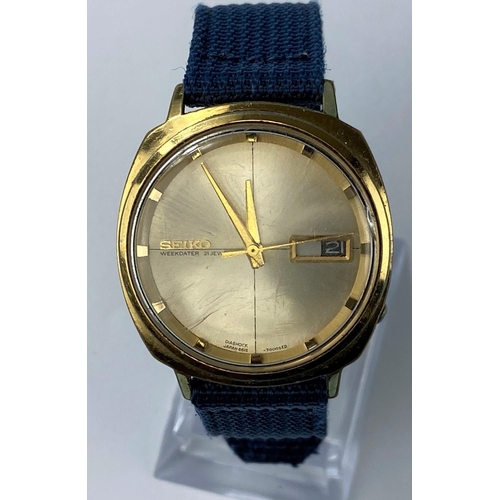 473 - A vintage Seiko sportsmatic 5 with gilt squared cased, quartered dial, day and date complication dia... 