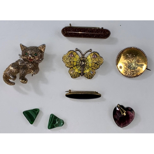 478 - A Panette gilt cat brooch, a similar butterfly brooch, a copper coloured glittering bar brooch, a gi... 