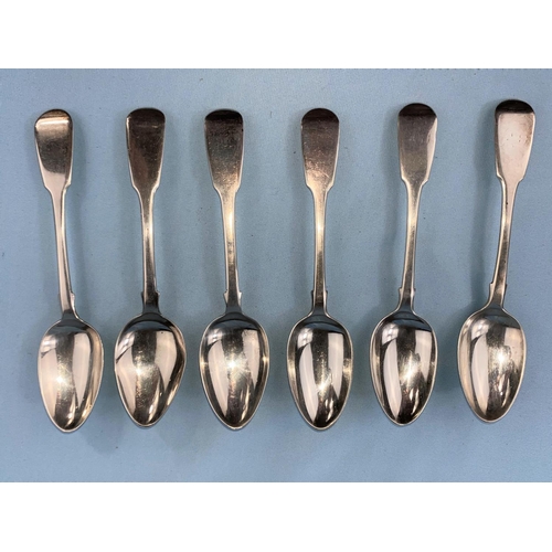 431 - A hallmarked silver set of 6 matched teaspoons, fiddle pattern, various dates, circa 1830, 4 oz