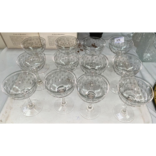 375 - A set of twelve 1920's style Coupe cocktail glasses with etched star decoration. H: 12cm