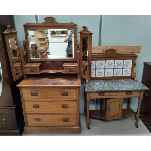 571 - An Edwardian satin walnut 2 piece bedroom suite comprising 3 height dressing table and washstand wit... 