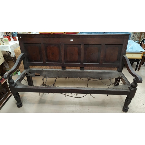 576 - A Georgian crossbanded oak settle with panel back