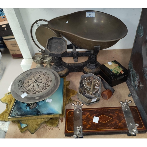 58 - A pair of Victorian scales and collectables