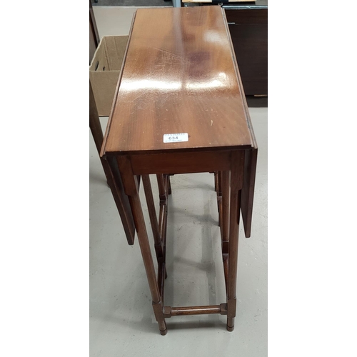 634 - An Edwardian mahogany Sutherland table on spider legs