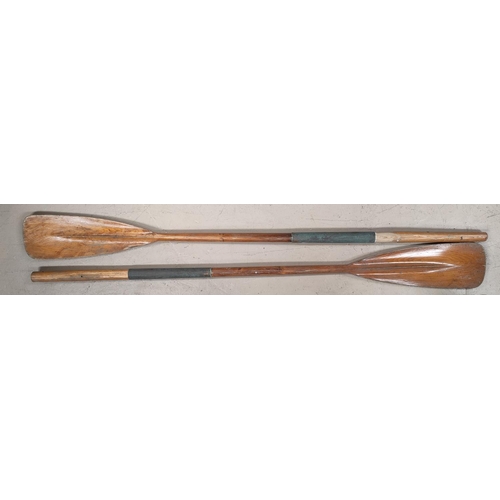 38 - A pair of early 20th Century boating oars.