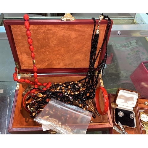 489a - A red leather effect jewellery box; costume jewellery; etc.