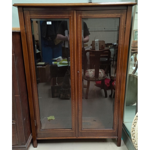 594 - An Edwardian inlaid mahogany display cabinet  enclosed by 2 glazed doors, width 98 cm