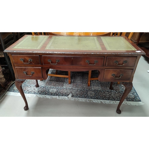 611 - A modern reproduction mahogany kneehole desk with inset top and 5 drawers, on cabriole legs
Width: 1... 