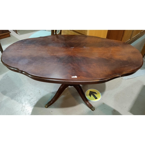 638 - A period style crossbanded mahogany coffee table with oval top, on splay legs