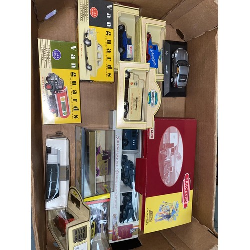 3B - A selection of modern diecast advertising and other vehicles, mainly Lledo , boxed