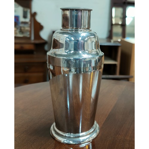 410A - A Mappin & Webb silver plated cocktail shaker