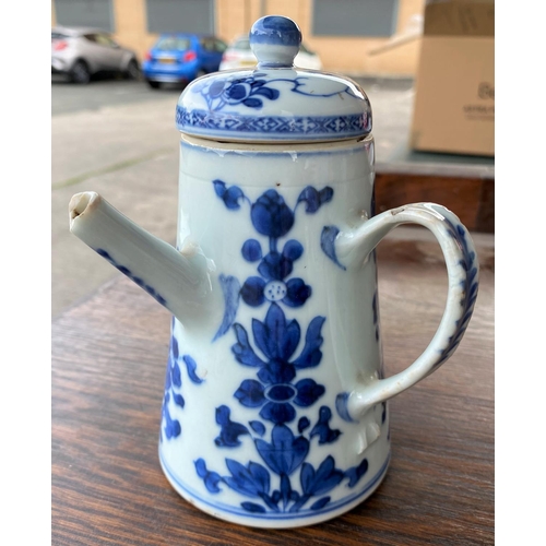 435 - An 18th century Chinese blue and white lidded chocolate pot with floral decoration, height 14.5cm (s... 