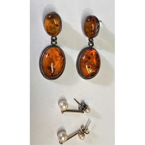 536 - A pair of modern amber earrings and a pair of pearl earrings