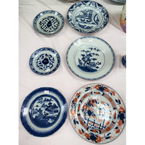 442A - A selection of various 5 Chinese blue and white plates of different sizes and a Chinese Imari plate,... 