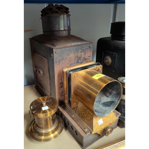 125 - A large A brass and mahogany magic lantern with screw-on lens