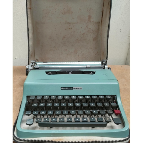 30G - A vintage typewriter Olivetti Lettera 32