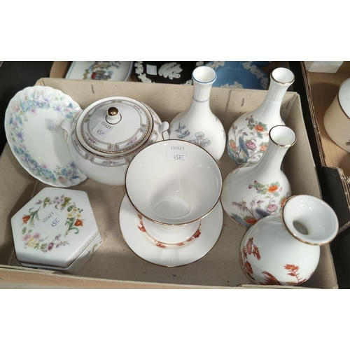 45E - A selection of Wedgewood decorative china, including Golden Cockrill etc