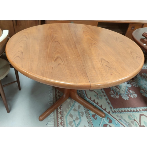 646 - A mid 20th century Danish teak circular extending dining table with 2 spare leaves, stamped A M Made... 
