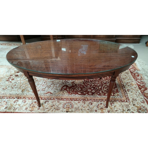 664 - A good quality mahogany reproduction oval coffee table 106cm x 67cm height 45cm
