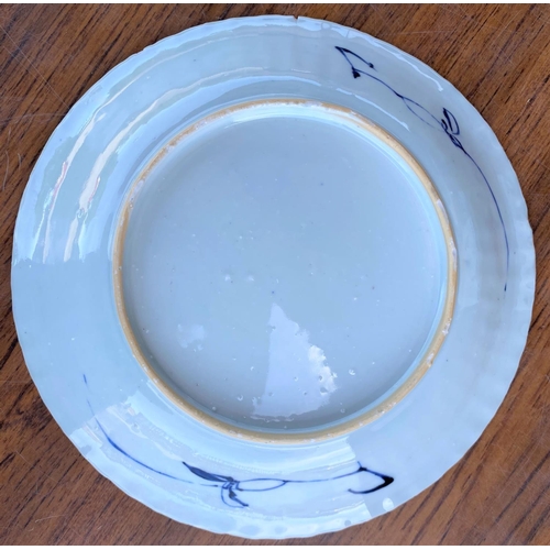 438 - An 18th century Chinese blue and white dish with floral border, diam 22cm (minor chip and hairline)