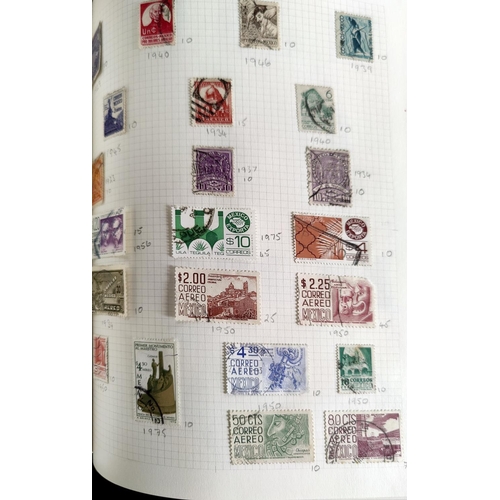 236 - A very nicely presented world collection of stamps in 4 Stanley Gibbons Devon loose-leaf albums with... 